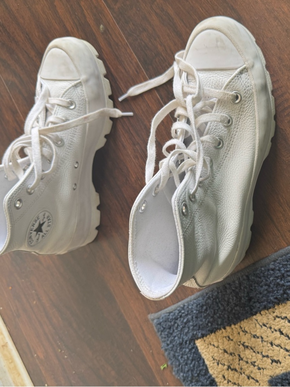 Women Converse White Hi- Top. Great condition